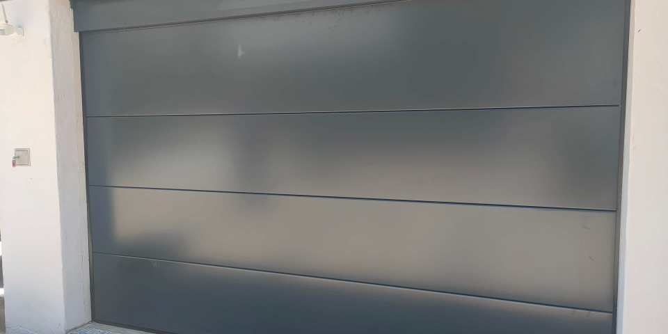 Cómo elegir el automatismo adecuado para tu puerta de garaje o cancela